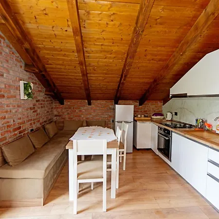 Borealis Pensión Koman